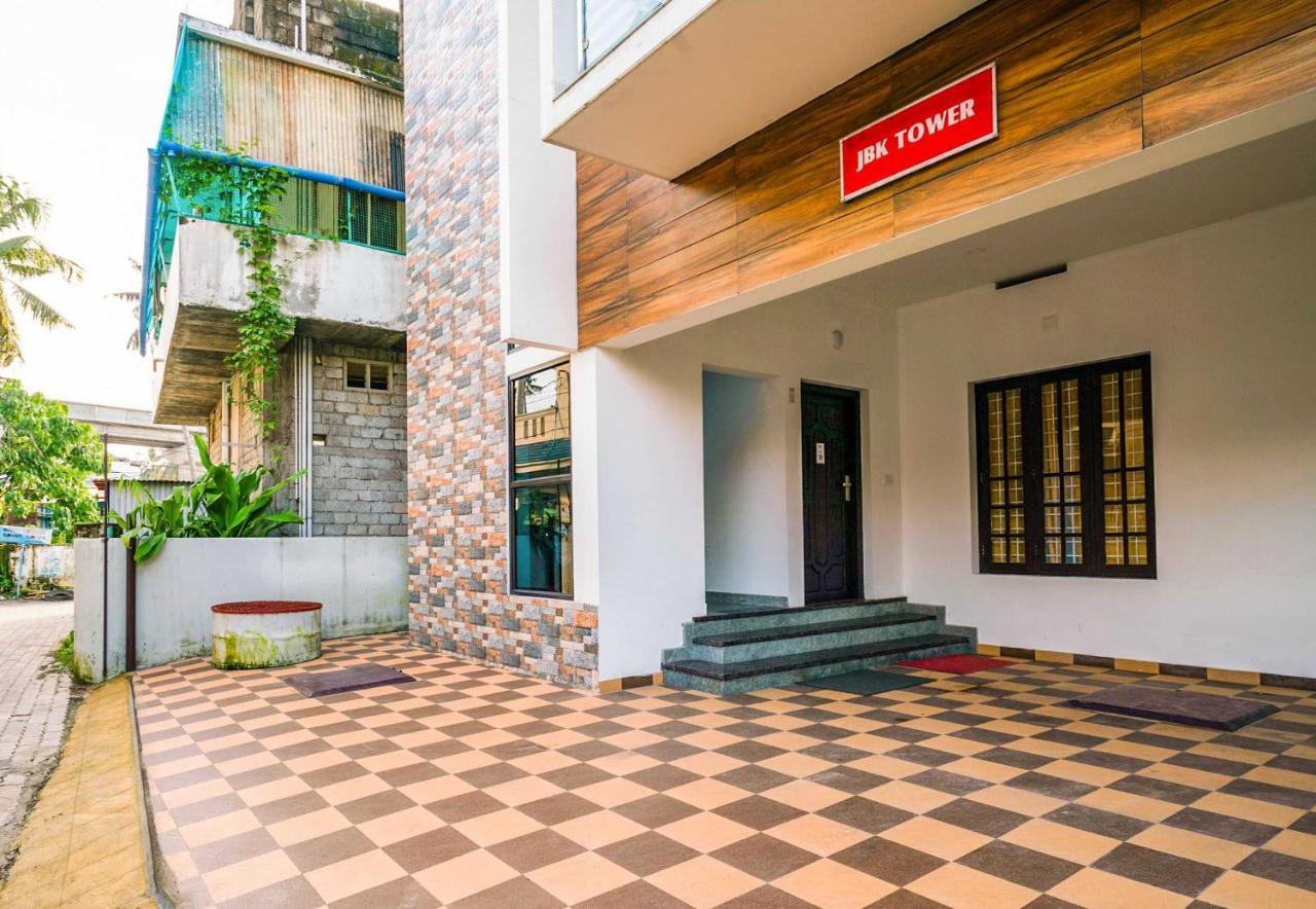 Hotel O Thykoodam Apartments Kochi Esterno foto