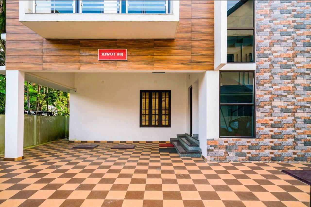Hotel O Thykoodam Apartments Kochi Esterno foto