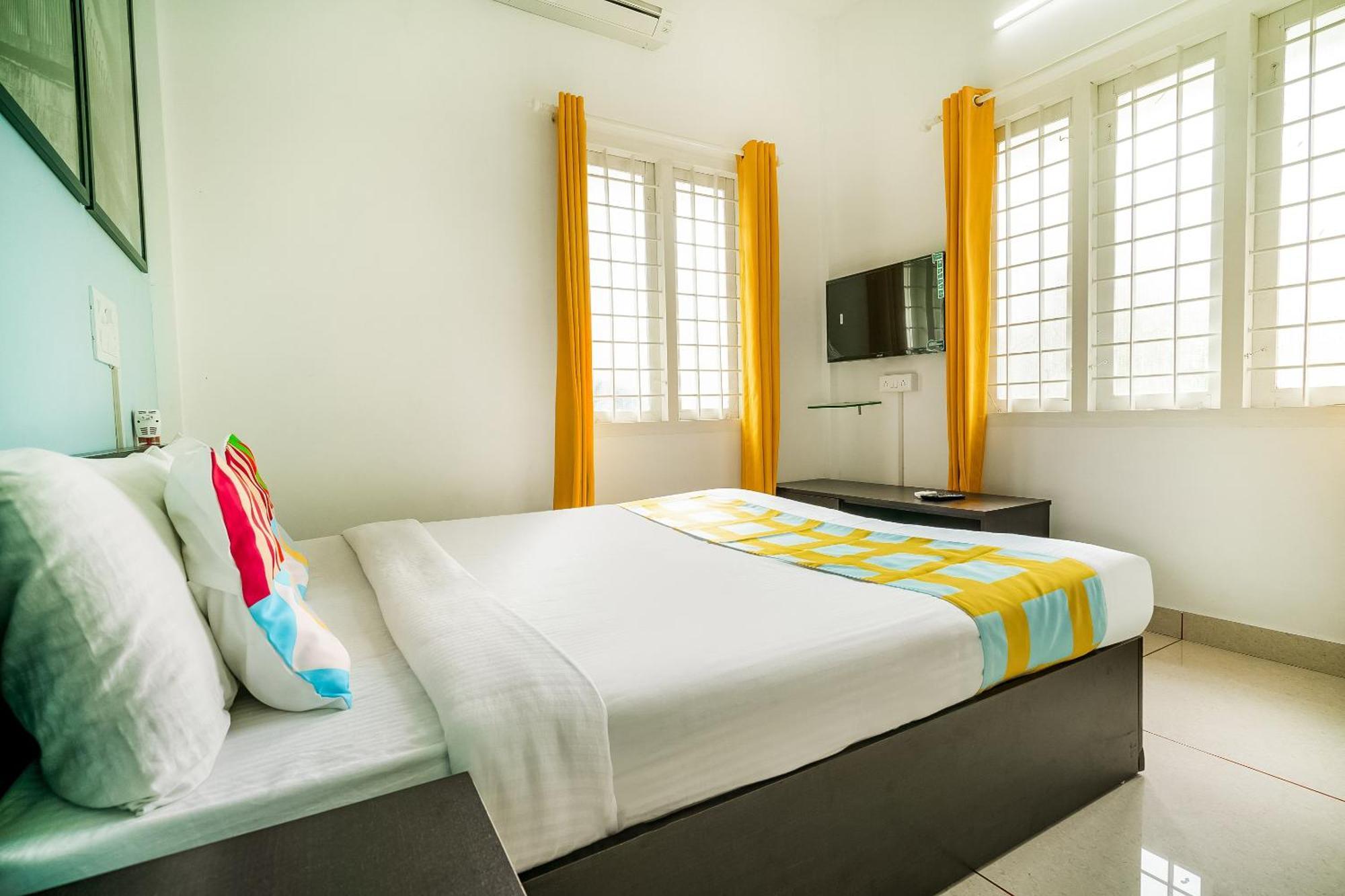 Hotel O Thykoodam Apartments Kochi Esterno foto