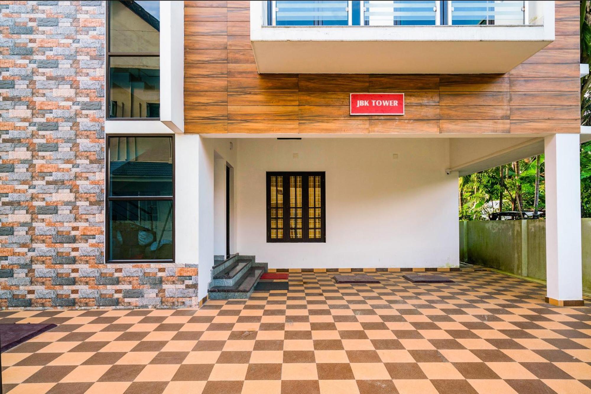 Hotel O Thykoodam Apartments Kochi Esterno foto
