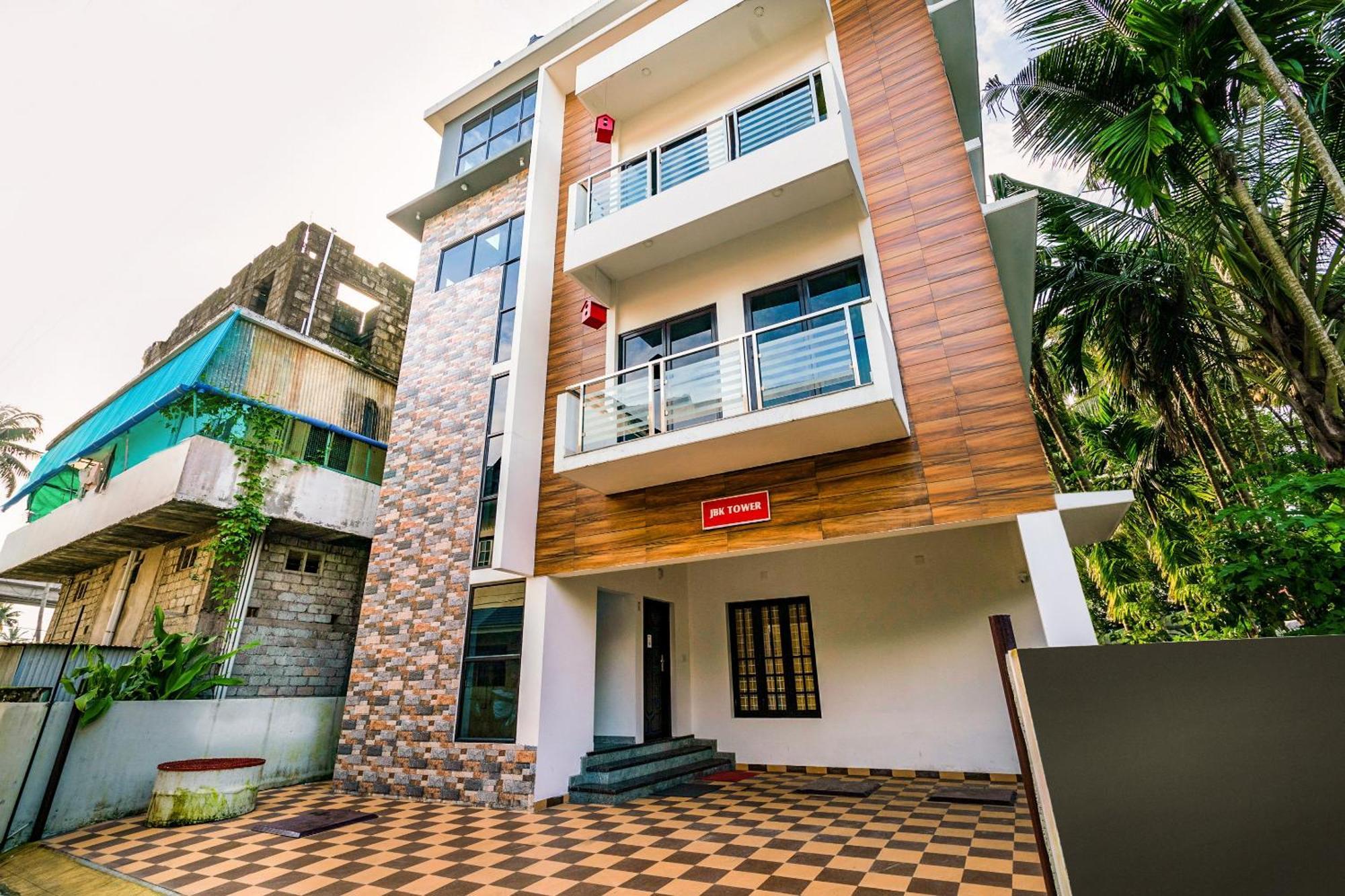 Hotel O Thykoodam Apartments Kochi Esterno foto